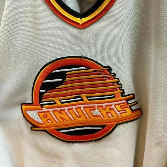 Vintage NHL 1989-90 Vancouver Canucks 20th Anniversary Trevor Linden Jersey - Picture 5 of 12